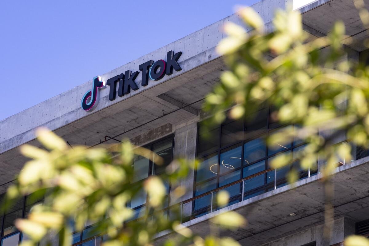 洛杉矶社交媒体成瘾诉讼：科技巨头面临产品设计根本性质疑