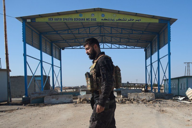 大马士革的橄榄枝与幼发拉底河以东的枪炮：叙利亚总统法令背后的地缘政治博弈