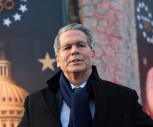 特朗普第二任期首年：关税、移民与拉美政策的现实悖论