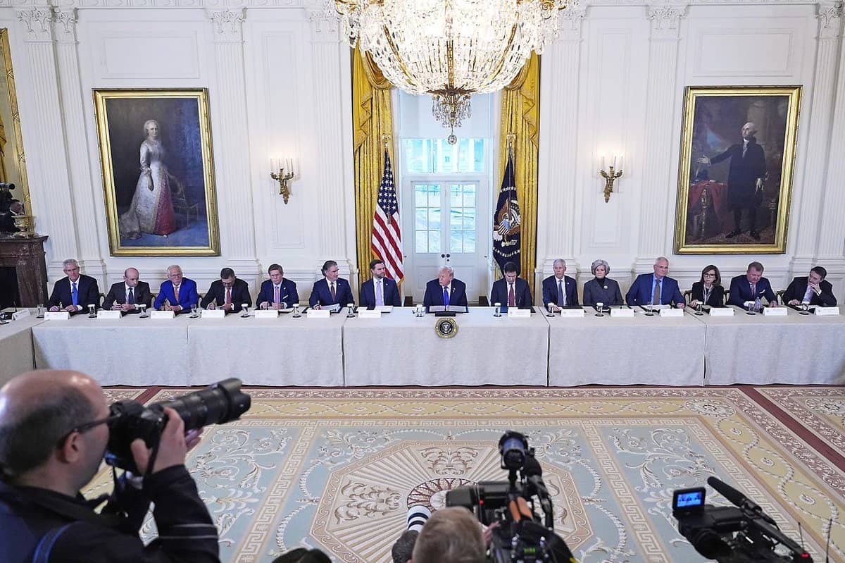 从马杜罗被捕到石油控制：美国对委内瑞拉行动的战略转向与全球秩序冲击