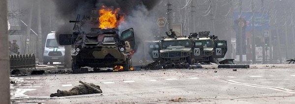 战略修订：美国施压乌克兰在顿巴斯让步，泽连斯基披露停火谈判内幕