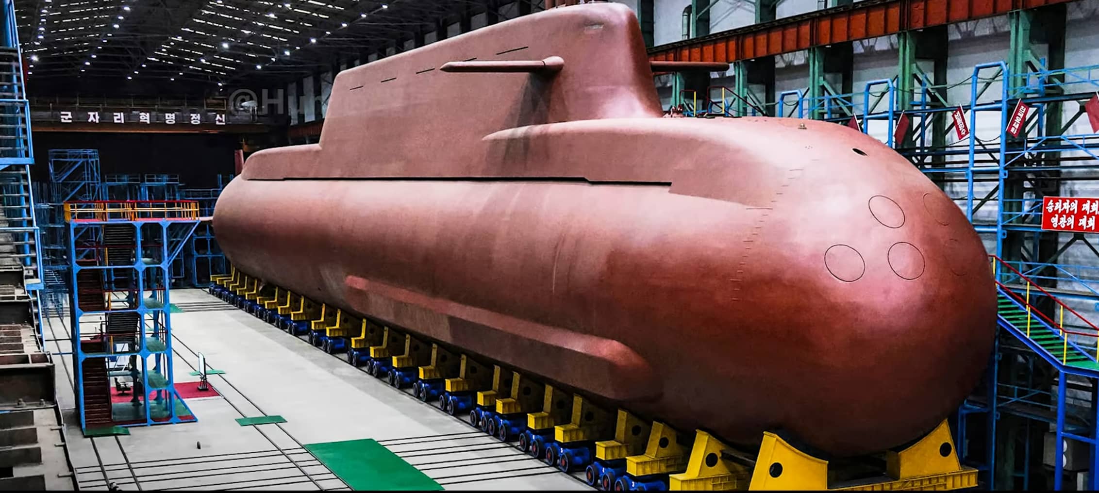 朝鲜8700吨核潜艇横空出世：跨越式发展背后的战略考量