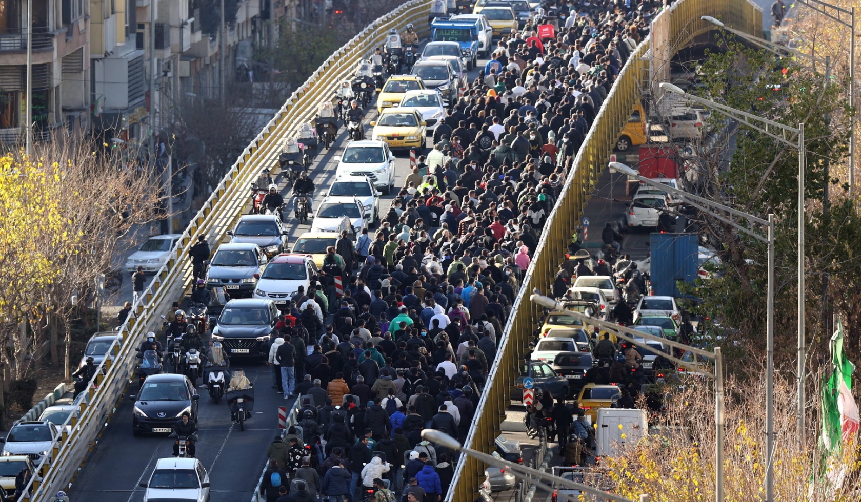 伊朗2026：神权统治下的全面危机与崩塌风险