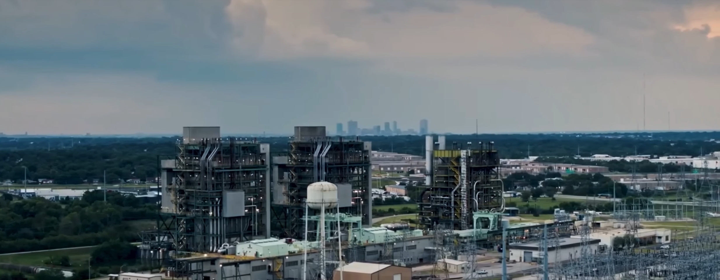 为什么美国车企会沦为AI的充电宝？深扒美国制造的“金融死局”